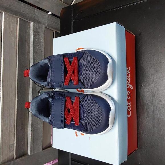 Toddler Ari Sneakers | Cat & Jack | 5 - Picture 2 of 9